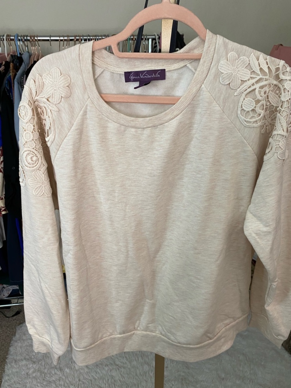 Gloria Vanderbilt Cream Crewneck Pullover